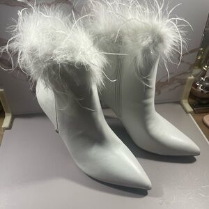 TOP Moda White Feathered Heeled Boots